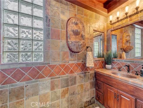 221 Hartford Avenue, Huntington Beach, CA