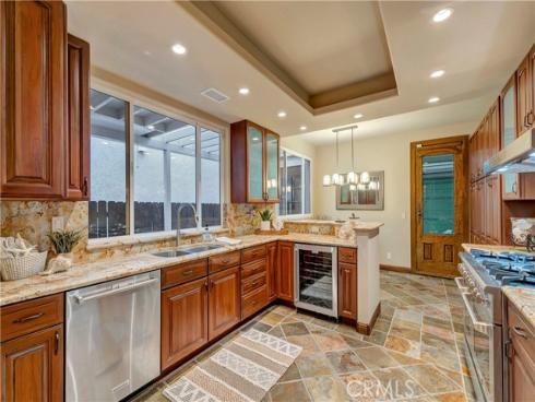 221 Hartford Avenue, Huntington Beach, CA