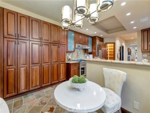 221 Hartford Avenue, Huntington Beach, CA