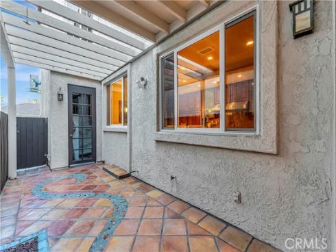 221 Hartford Avenue, Huntington Beach, CA