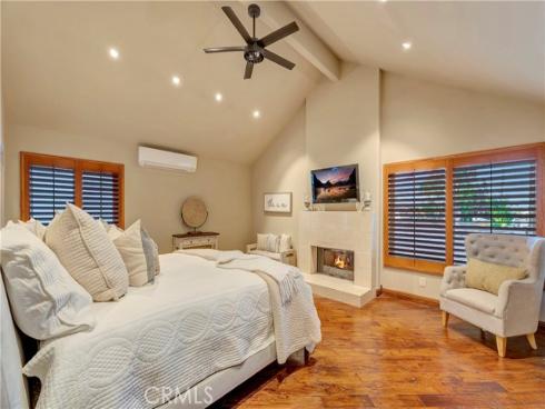 221 Hartford Avenue, Huntington Beach, CA