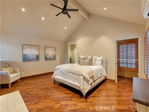 221 Hartford Avenue, Huntington Beach, CA