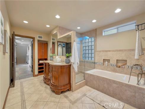 221 Hartford Avenue, Huntington Beach, CA