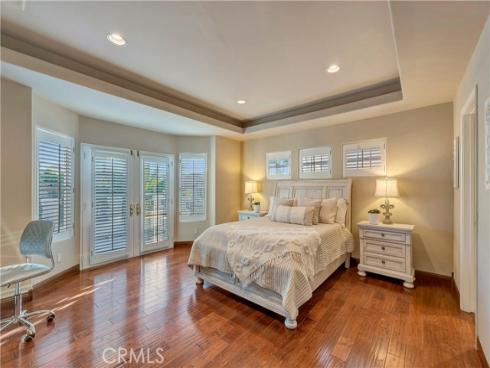 221 Hartford Avenue, Huntington Beach, CA