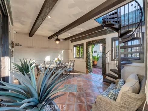 221 Hartford Avenue, Huntington Beach, CA