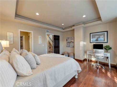 221 Hartford Avenue, Huntington Beach, CA