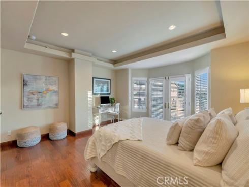 221 Hartford Avenue, Huntington Beach, CA