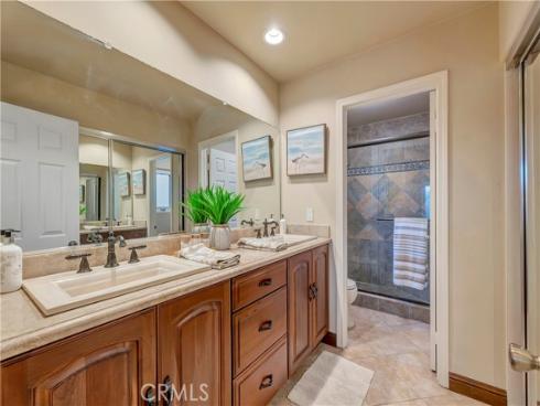 221 Hartford Avenue, Huntington Beach, CA