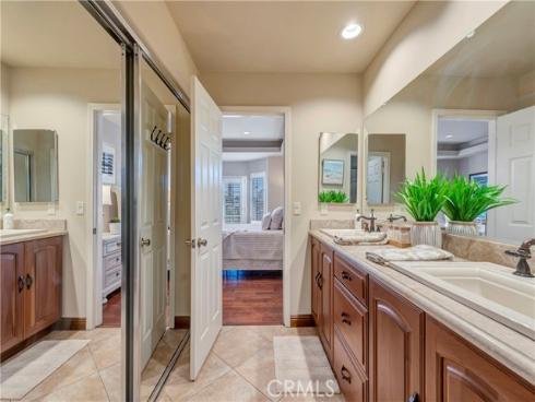 221 Hartford Avenue, Huntington Beach, CA