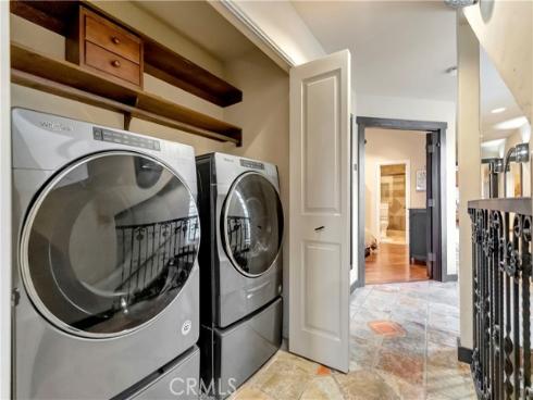 221 Hartford Avenue, Huntington Beach, CA