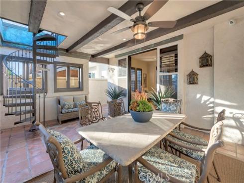 221 Hartford Avenue, Huntington Beach, CA