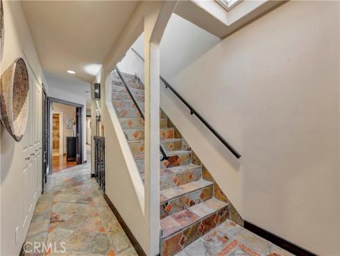 221 Hartford Avenue, Huntington Beach, CA