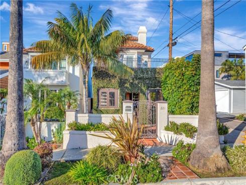221 Hartford Avenue, Huntington Beach, CA