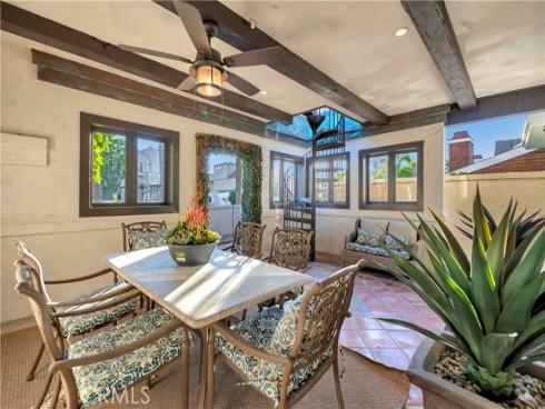 221 Hartford Avenue, Huntington Beach, CA