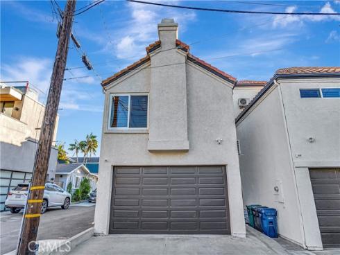 221 Hartford Avenue, Huntington Beach, CA