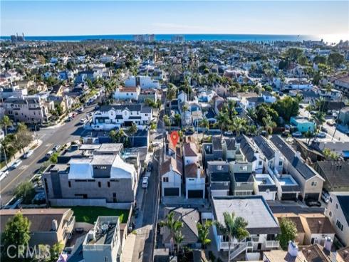 221 Hartford Avenue, Huntington Beach, CA