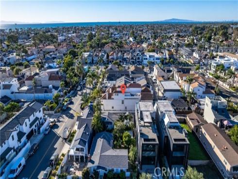 221 Hartford Avenue, Huntington Beach, CA