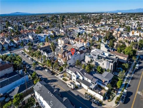 221 Hartford Avenue, Huntington Beach, CA