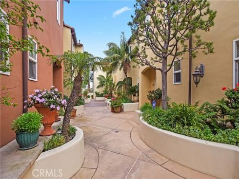 308  5th   Street, Huntington Beach, CA