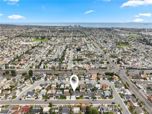 8592 Larkport Drive, Huntington Beach, CA