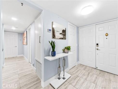 16255 Pacific Cir. 202 , Huntington Beach, CA