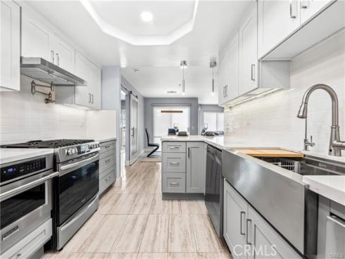 16255 Pacific Cir. 202 , Huntington Beach, CA