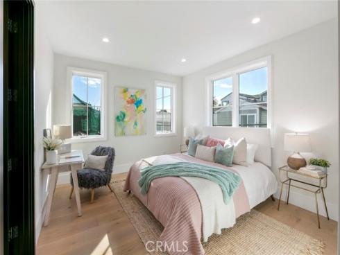 521  12th  , Huntington Beach, CA