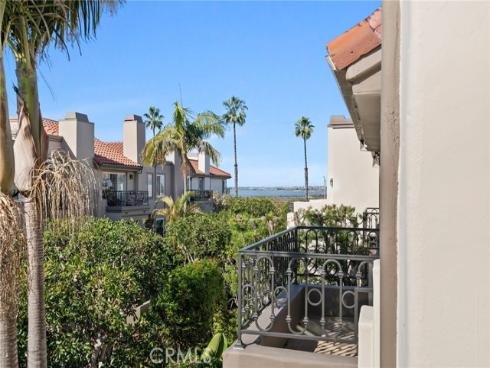 19281 Meadowood , Huntington Beach, CA