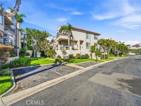 19281 Meadowood , Huntington Beach, CA