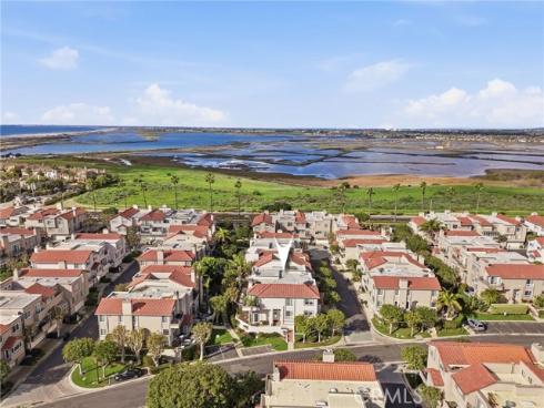 19281 Meadowood , Huntington Beach, CA