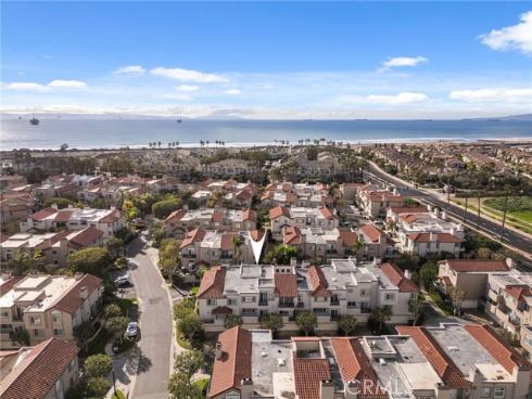 19281 Meadowood , Huntington Beach, CA