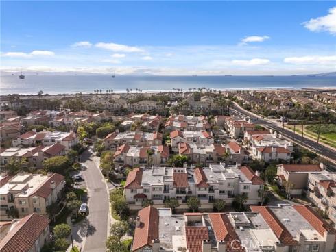 19281 Meadowood , Huntington Beach, CA