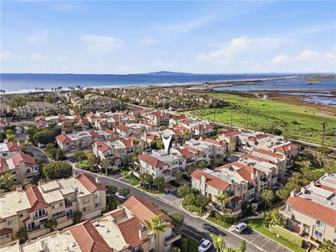 19281 Meadowood , Huntington Beach, CA