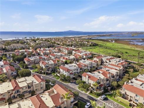 19281 Meadowood , Huntington Beach, CA