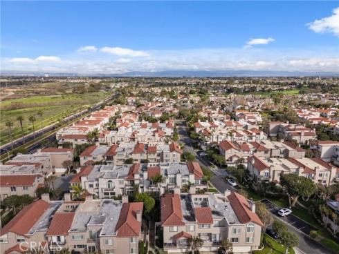 19281 Meadowood , Huntington Beach, CA