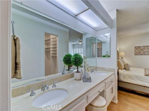 8566 Sierra 911-D , Huntington Beach, CA