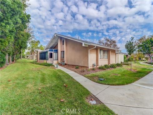 8566 Sierra 911-D , Huntington Beach, CA