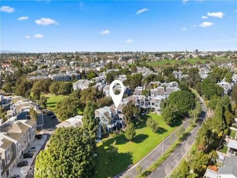 20212 Sealargo 203 Lane, Huntington Beach, CA