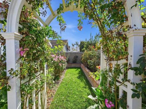 17821 Quintana Lane, Huntington Beach, CA