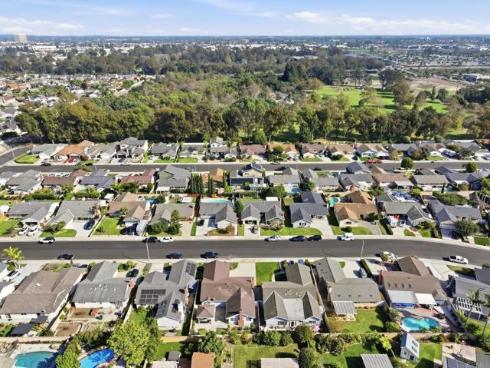 17821 Quintana Lane, Huntington Beach, CA