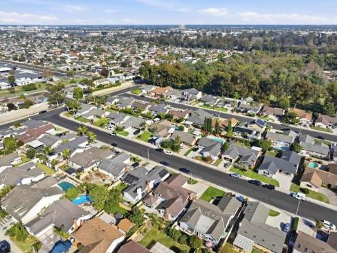 17821 Quintana Lane, Huntington Beach, CA