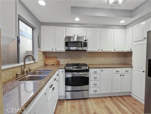 16611 Sell 24 , Huntington Beach, CA