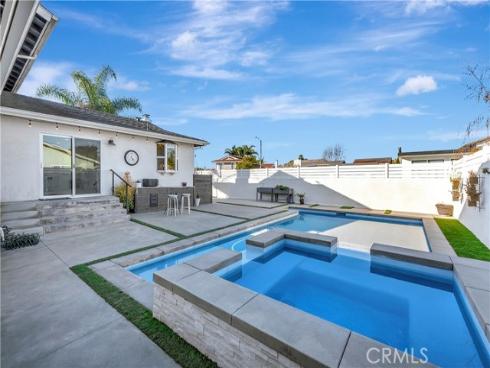 17252 Breda Lane, Huntington Beach, CA