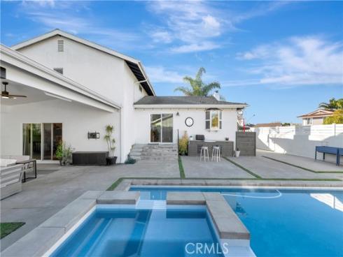 17252 Breda Lane, Huntington Beach, CA