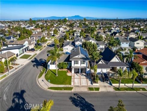 17252 Breda Lane, Huntington Beach, CA
