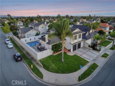 17252 Breda Lane, Huntington Beach, CA