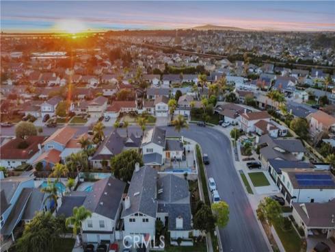 17252 Breda Lane, Huntington Beach, CA