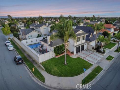 17252 Breda Lane, Huntington Beach, CA