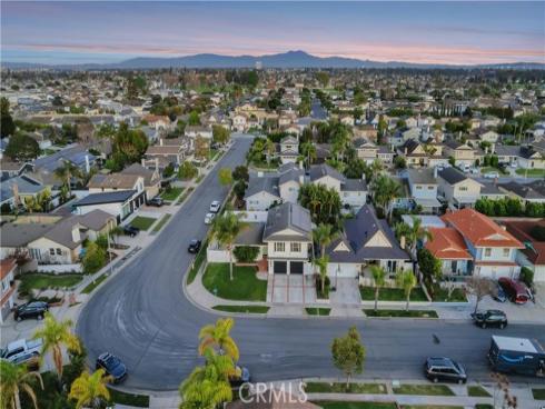17252 Breda Lane, Huntington Beach, CA