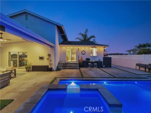 17252 Breda Lane, Huntington Beach, CA